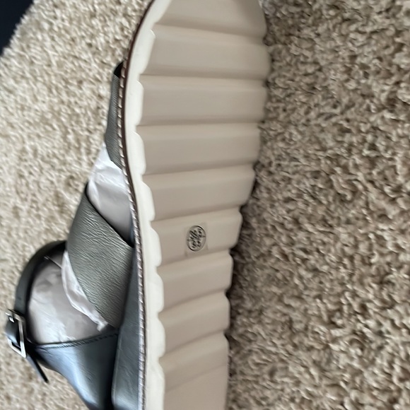 Brand NEW NEVER worn sandals, zipper back - Picture 2 of 5